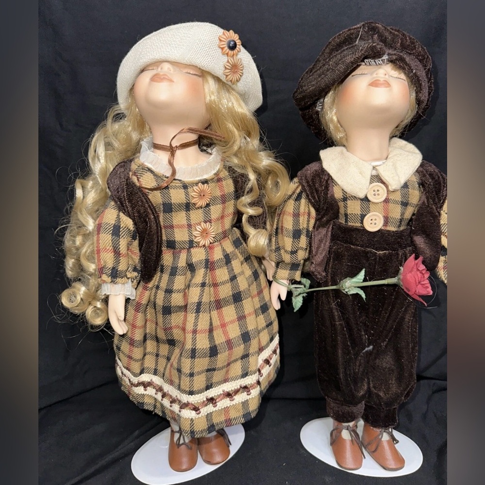 Two Porcelain Kissing Dolls 14-inch Rose Collection 1-5000 Country Dress w/Stand